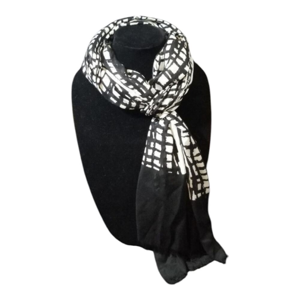 Black‎ and White Checkered Scarf